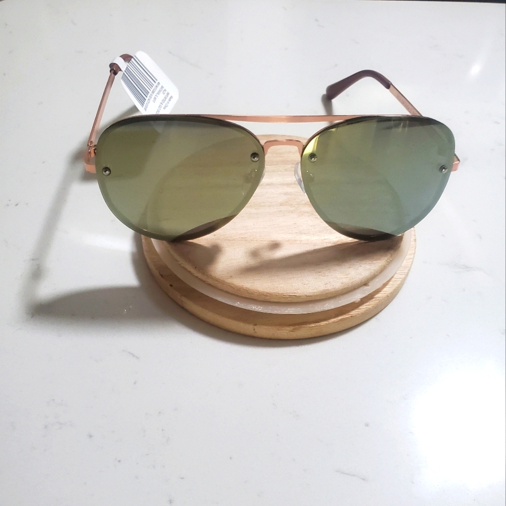 Visage Rose Gold Aviator Polarized Sunglasses NWT!